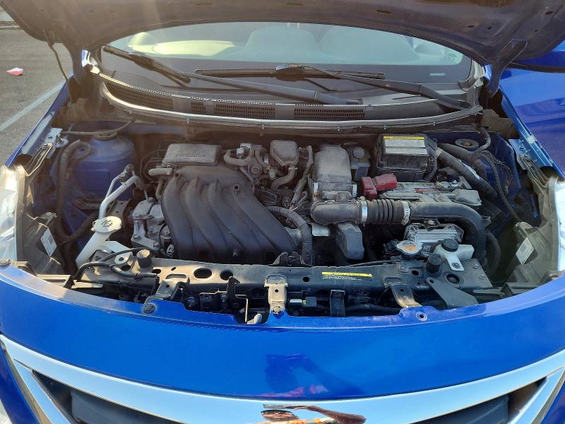 61777946 :رقم المزاد ، 3N1CN7AP8HL801750 vin ، 2017 Nissan Versa مزاد بيع