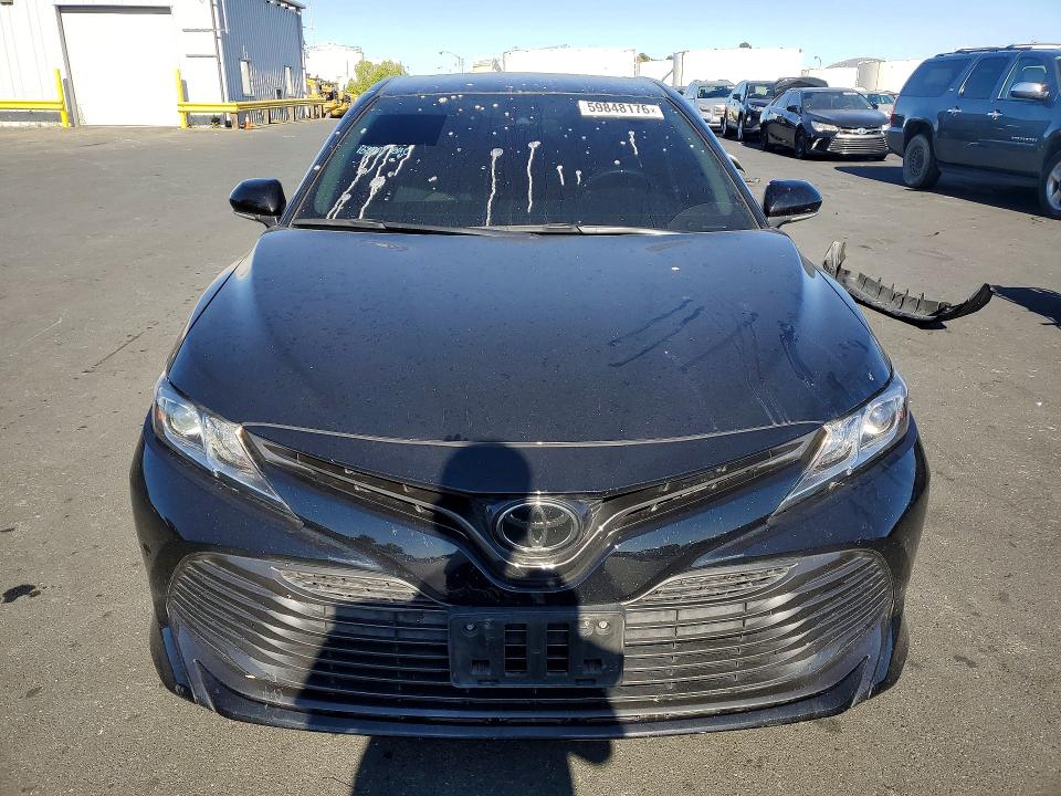 59848176 :رقم المزاد ، 4T1L11AK3LU502624 vin ، 2020 Toyota Camry مزاد بيع