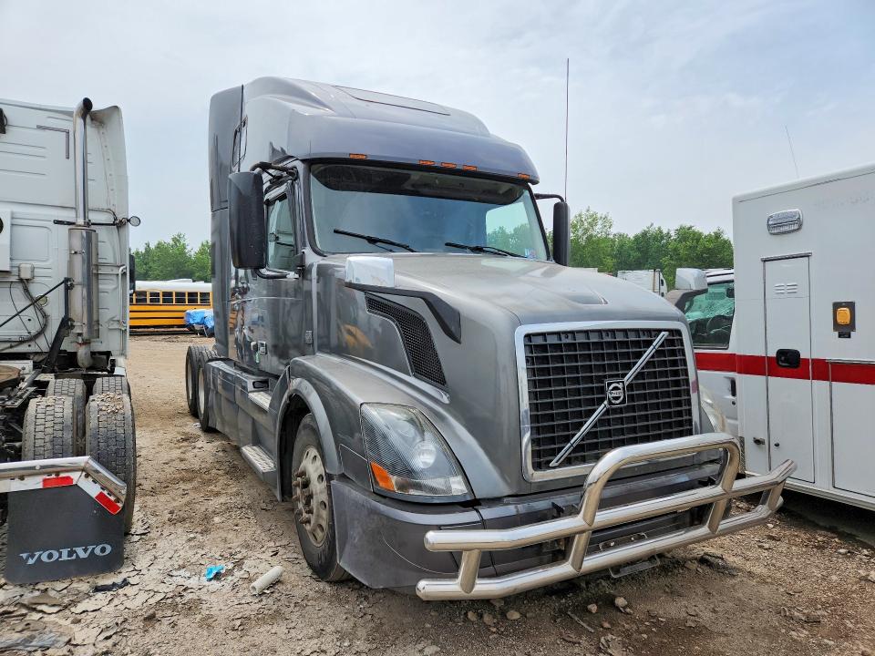 Продажа на аукционе авто 2016 Volvo Vn, vin: 4V4NC9EH9GN948365, номер лота: 61920666