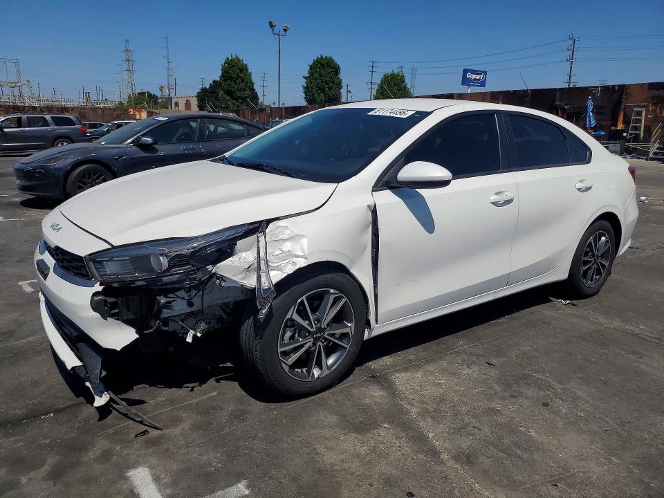 61174486 :رقم المزاد ، 3KPF24AD5NE501946 vin ، 2022 Kia Forte مزاد بيع