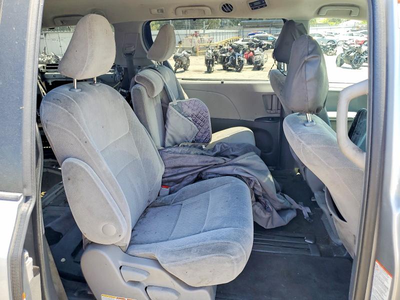 2017 Toyota Sienna მანქანა იყიდება აუქციონზე, vin: 5TDKZ3DC4HS836245, აუქციონის ნომერი: 61557026