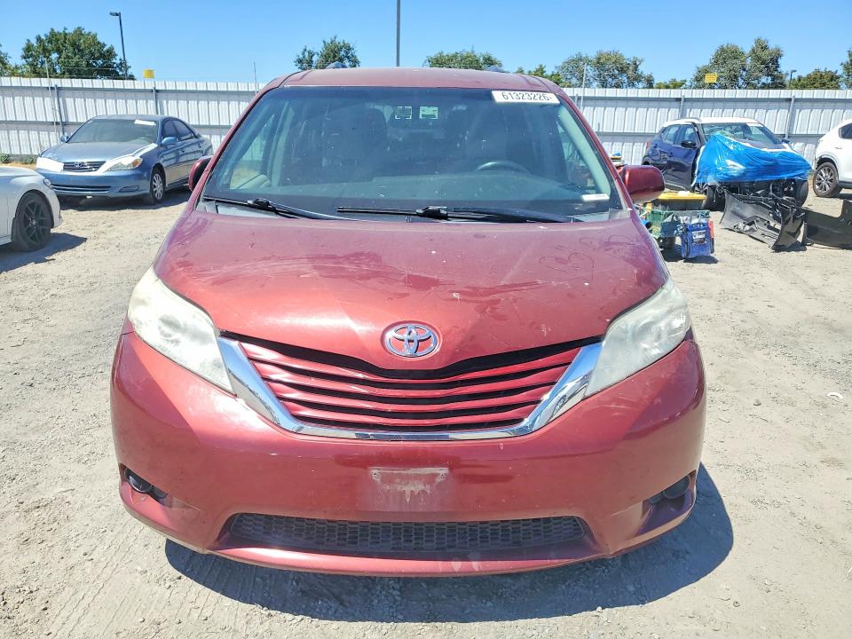 Продаж на аукціоні авто 2015 Toyota Sienna, vin: 5TDKK3DC9FS589242, номер лоту: 61323226