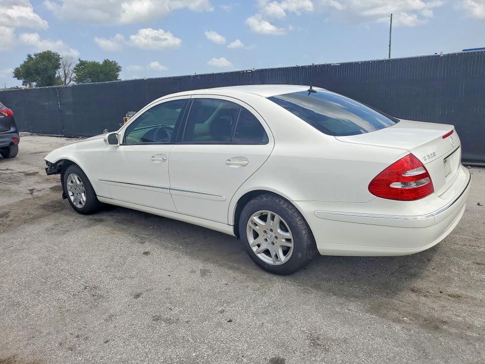 60997906 :رقم المزاد ، WDBUF65J53X110492 vin ، 2003 Mercedes-benz E مزاد بيع