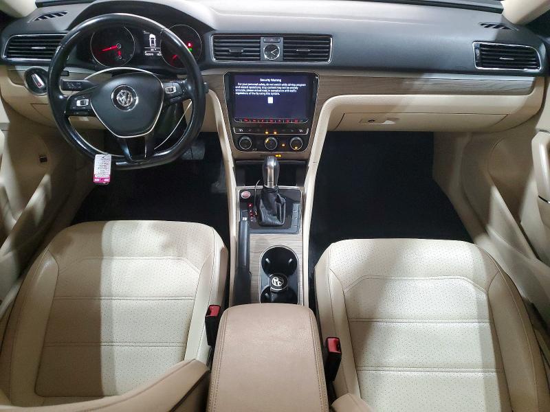 60668206 :رقم المزاد ، 1VWBT7A37HC069731 vin ، 2017 Volkswagen Passat مزاد بيع
