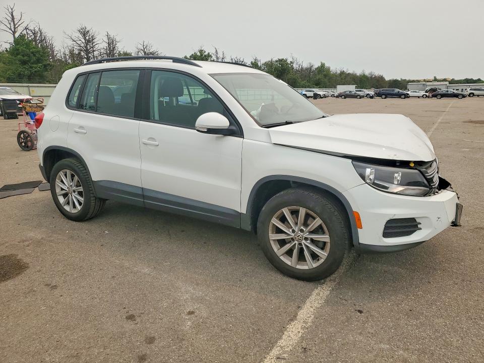 61088646 :رقم المزاد ، WVGBV7AX5HK043727 vin ، 2017 Volkswagen Tiguan مزاد بيع