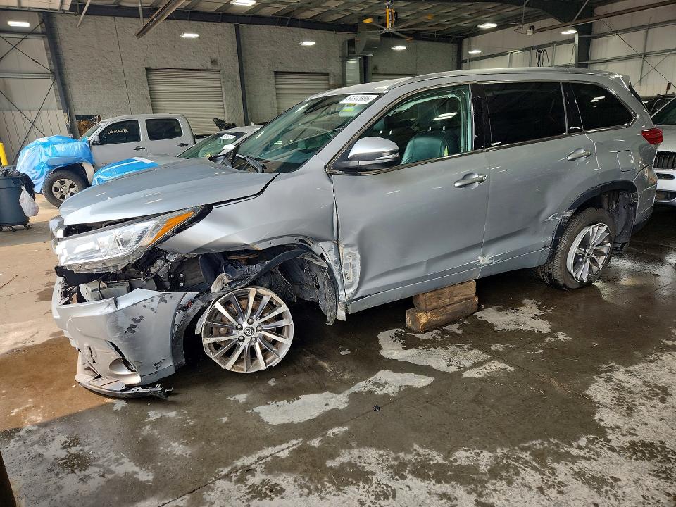 Aukcja sprzedaży 2018 Toyota Highlander, vin: 5TDJZRFH8JS815749, numer aukcji: 61372806