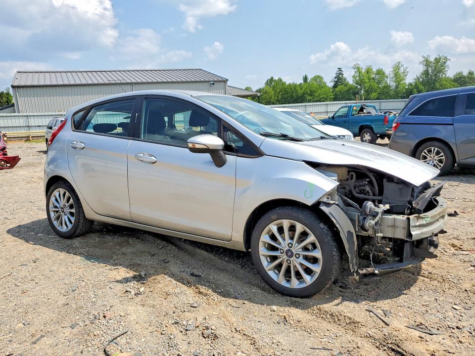 62492696 :رقم المزاد ، 3FADP4EJ2EM122990 vin ، 2014 Ford Fiesta مزاد بيع