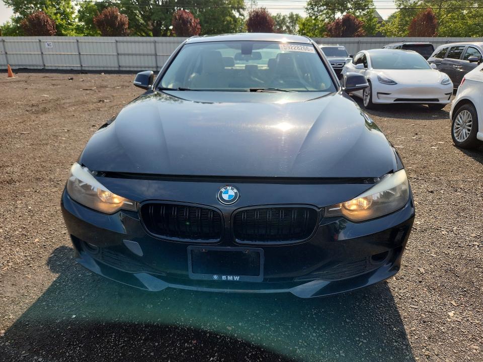 59228266 :رقم المزاد ، WBA3C3C58FK200535 vin ، 2015 Bmw 320 مزاد بيع