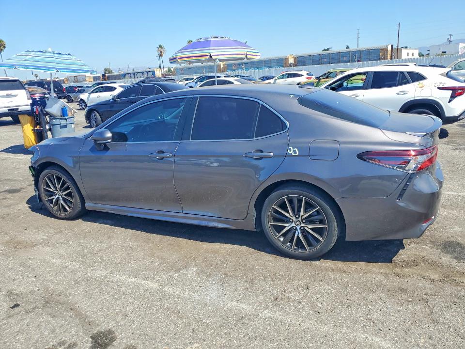 62276526 :رقم المزاد ، 4T1G11AKXPU746584 vin ، 2023 Toyota Camry مزاد بيع