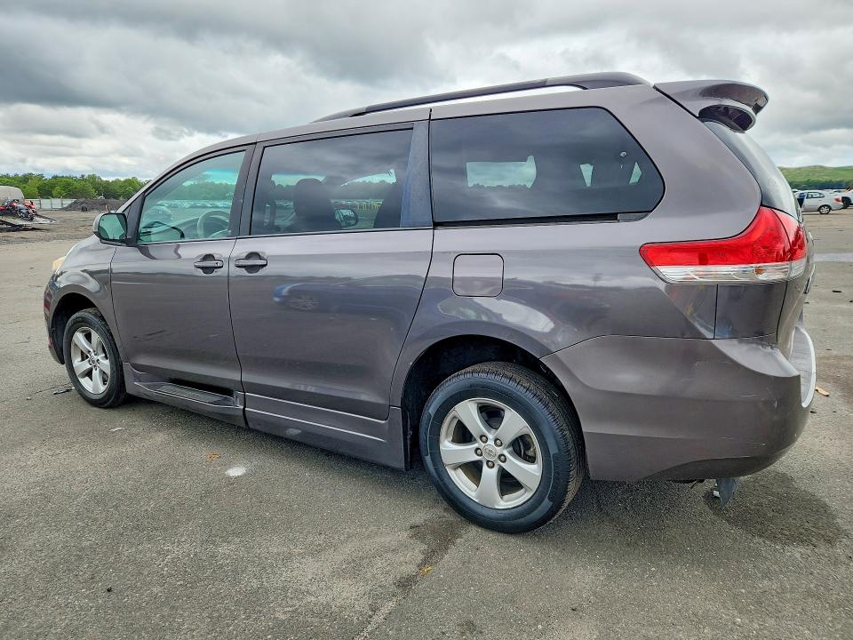 2013 Toyota Sienna მანქანა იყიდება აუქციონზე, vin: 5TDKK3DC3DS371908, აუქციონის ნომერი: 62880966