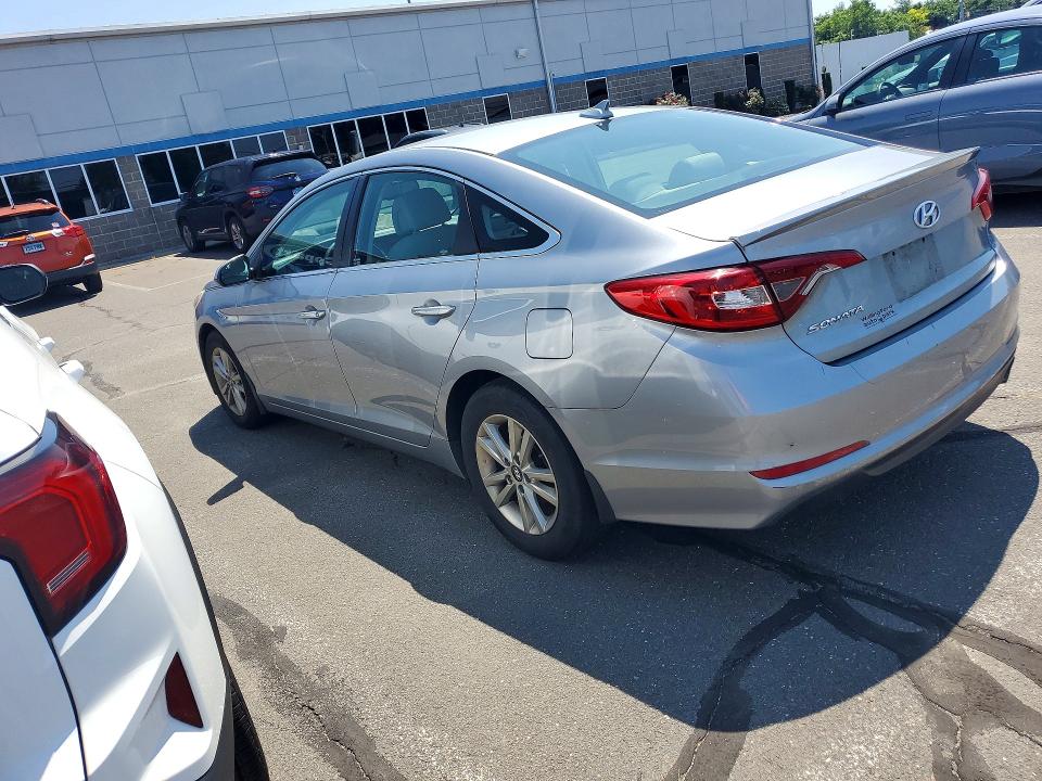 2015 Hyundai Sonata მანქანა იყიდება აუქციონზე, vin: 5NPE24AF5FH235189, აუქციონის ნომერი: 61595236