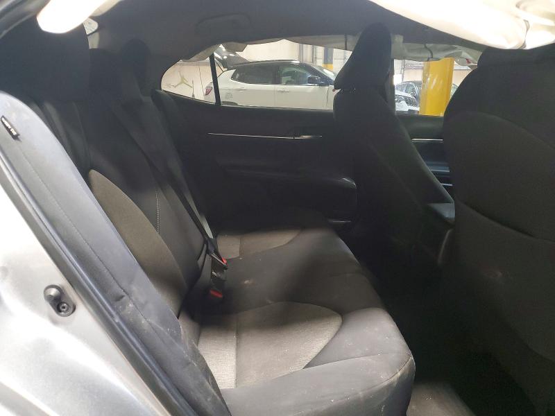 58745196 :رقم المزاد ، 4T1C11AK5MU563135 vin ، 2021 Toyota Camry مزاد بيع