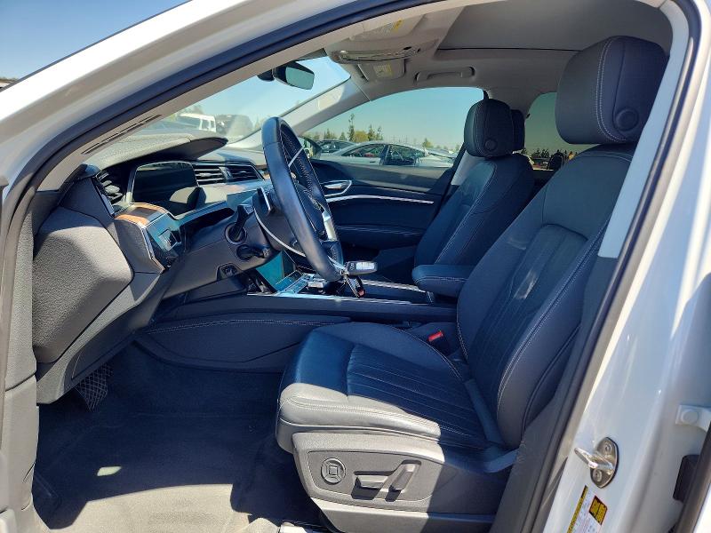 Продажа на аукционе авто 2019 Audi E-tron, vin: WA1LAAGE6KB005397, номер лота: 60200466