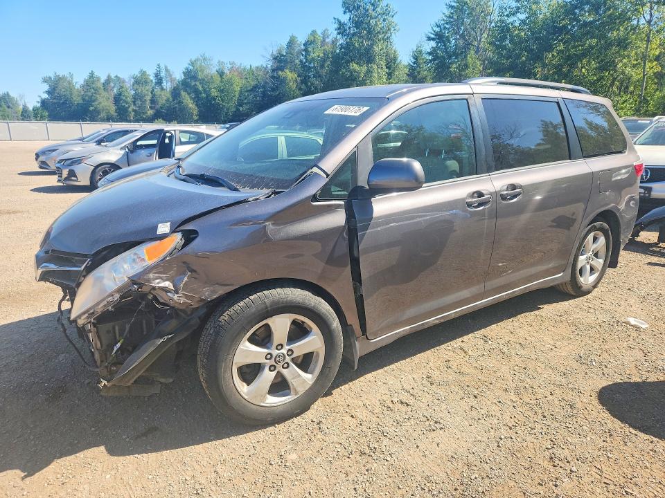 61986176 :رقم المزاد ، 5TDKZ3DC8KS978945 vin ، 2019 Toyota Sienna مزاد بيع