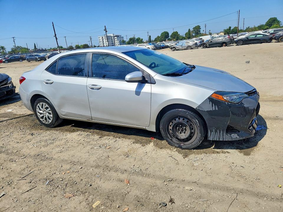 62827696 :رقم المزاد ، 5YFBURHE4HP624841 vin ، 2017 Toyota Corolla مزاد بيع