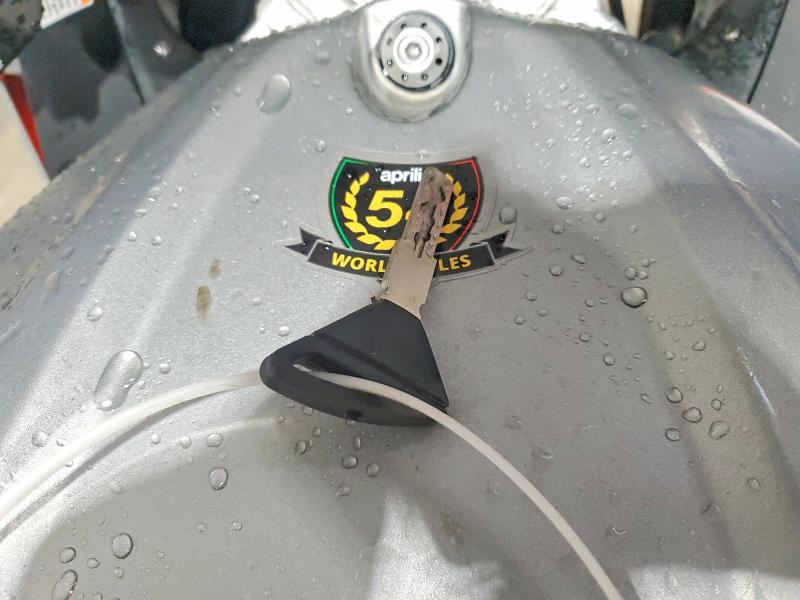 62233256 :رقم المزاد ، ZD4KYUA01NS000399 vin ، 2022 Aprilia Rsv4 مزاد بيع