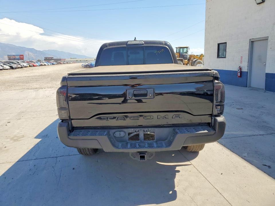 61573296 :رقم المزاد ، 5TFDZ5BN6GX003337 vin ، 2016 Toyota Tacoma مزاد بيع