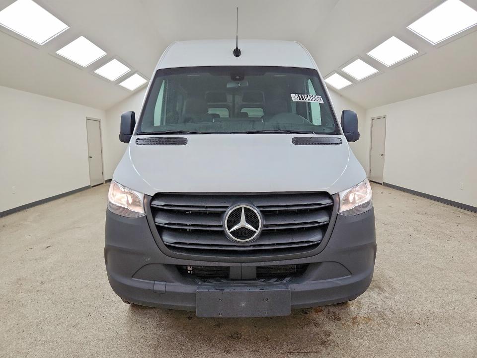 61164606 :رقم المزاد ، W1Z4KFHY4RP737240 vin ، 2024 Mercedes-benz Sprinter مزاد بيع