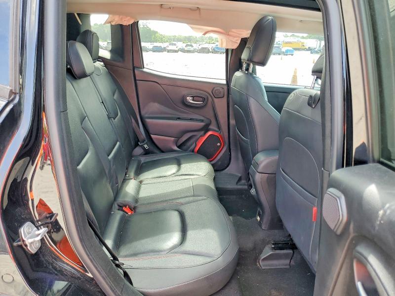 61395936 :رقم المزاد ، ZACCJBCB0JPH04634 vin ، 2018 Jeep Renegade مزاد بيع