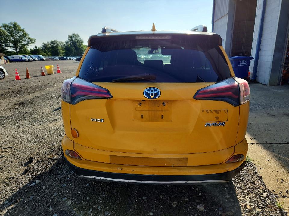 61732186 :رقم المزاد ، JTMRJREVXHD073426 vin ، 2017 Toyota Rav4 Hybrid مزاد بيع