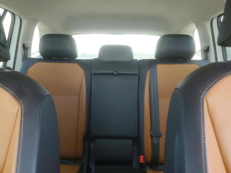 53244406 :رقم المزاد ، 3VV3B7AX7JM073958 vin ، 2018 Volkswagen Tiguan مزاد بيع