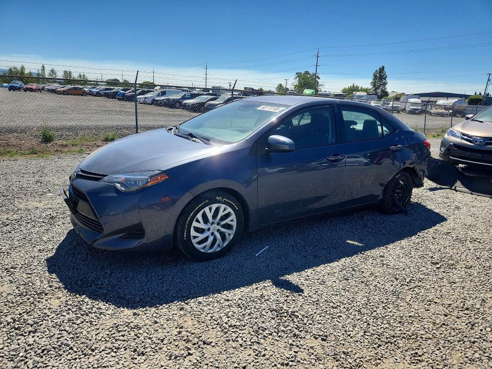 60773196 :رقم المزاد ، 5YFBURHE9JP749677 vin ، 2018 Toyota Corolla مزاد بيع