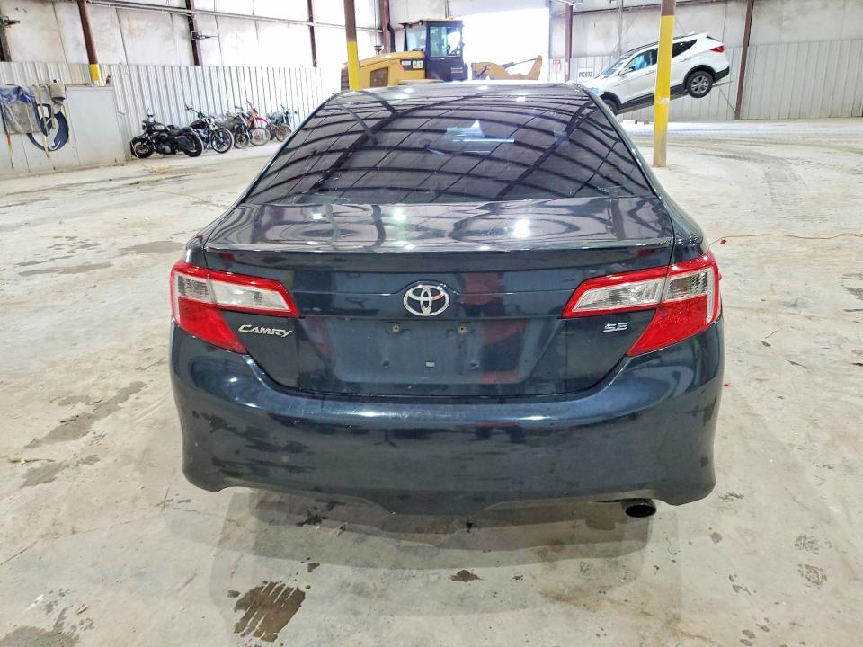 60192946 :رقم المزاد ، 4T1BF1FK7EU824630 vin ، 2014 Toyota Camry مزاد بيع