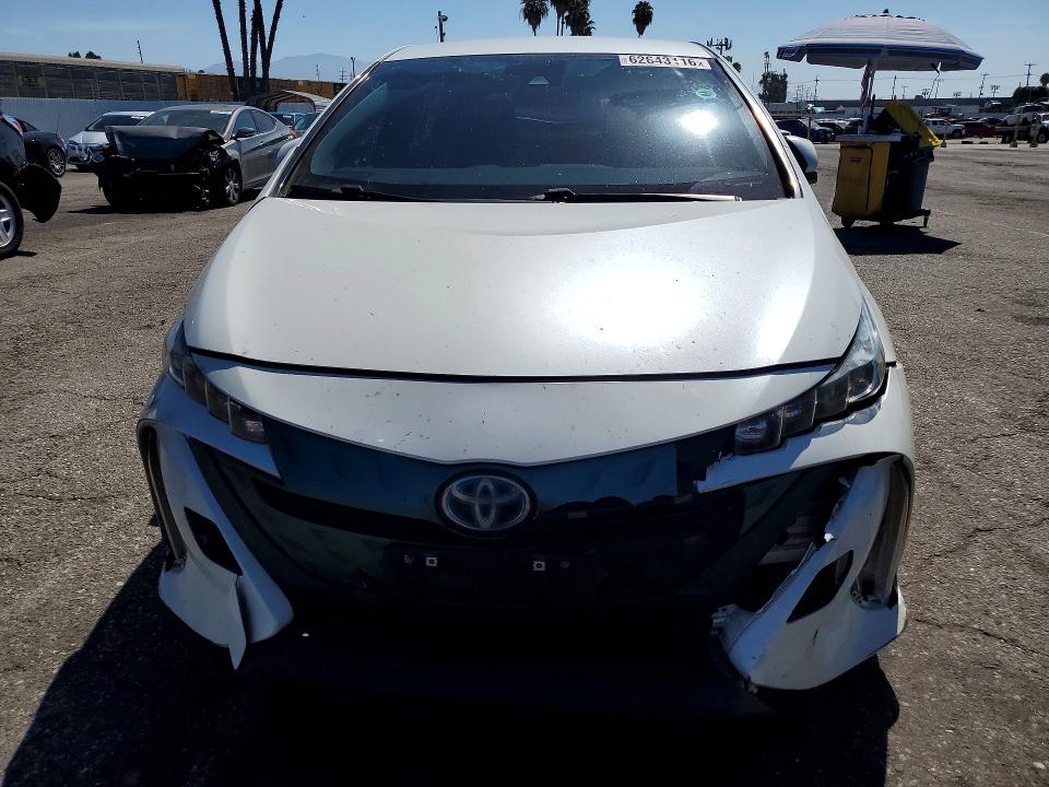 62643116 :رقم المزاد ، JTDKARFP2H3053212 vin ، 2017 Toyota Prius Prime مزاد بيع