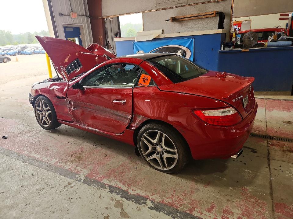61105796 :رقم المزاد ، WDDPK4HA7FF109760 vin ، 2015 Mercedes-benz Slk مزاد بيع
