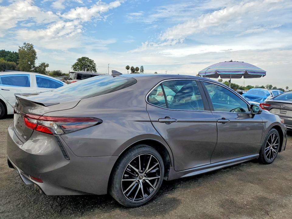 Продажа на аукционе авто 2021 Toyota Camry, vin: 4T1G11AK0MU416772, номер лота: 61032886