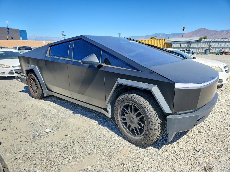 63382736 :رقم المزاد ، 7G2CEHED5RA043797 vin ، 2024 Tesla Cybertruck مزاد بيع