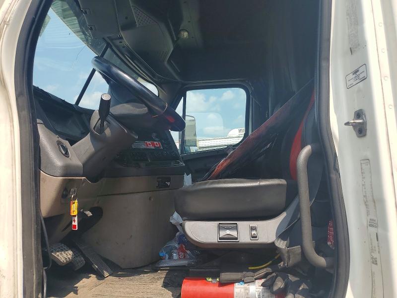 66166516 :رقم المزاد ، 1FUJGLDRXBSAV6511 vin ، 2011 Freightliner Cascadia 1 مزاد بيع