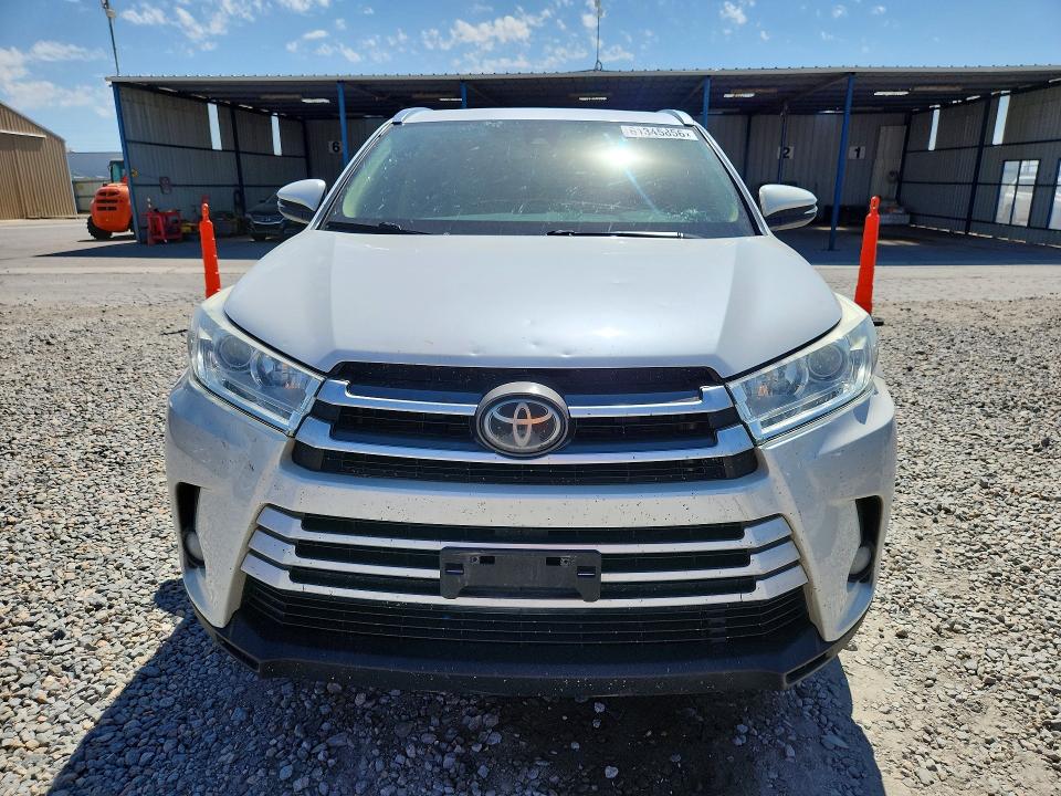 2018 Toyota Highlander მანქანა იყიდება აუქციონზე, vin: 5TDJZRFH6JS909418, აუქციონის ნომერი: 61345856