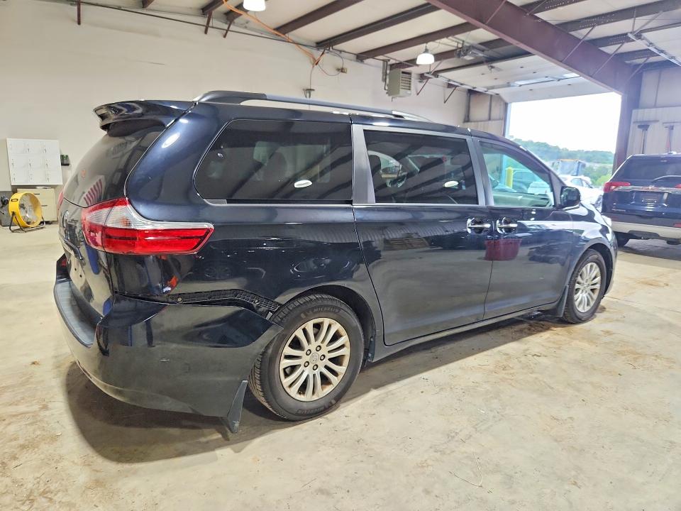 Продажа на аукционе авто 2017 Toyota Sienna, vin: 5TDYZ3DC5HS853467, номер лота: 62211136