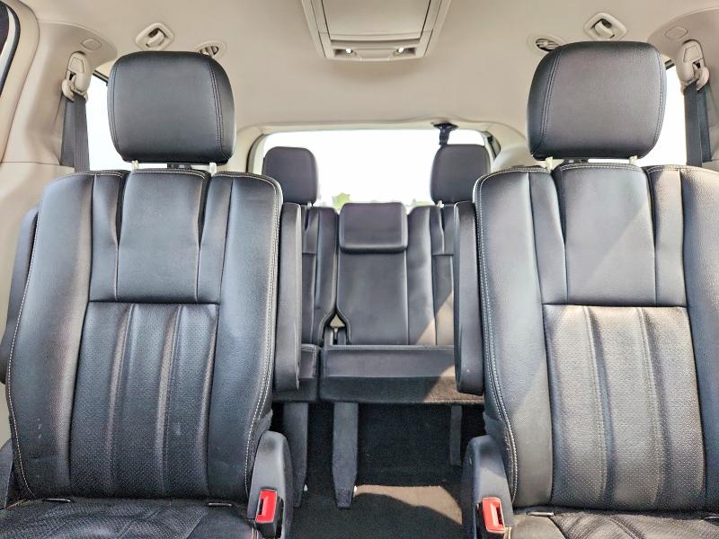 61192096 :رقم المزاد ، 2C4RC1CG4GR221677 vin ، 2016 Chrysler Town & Country مزاد بيع
