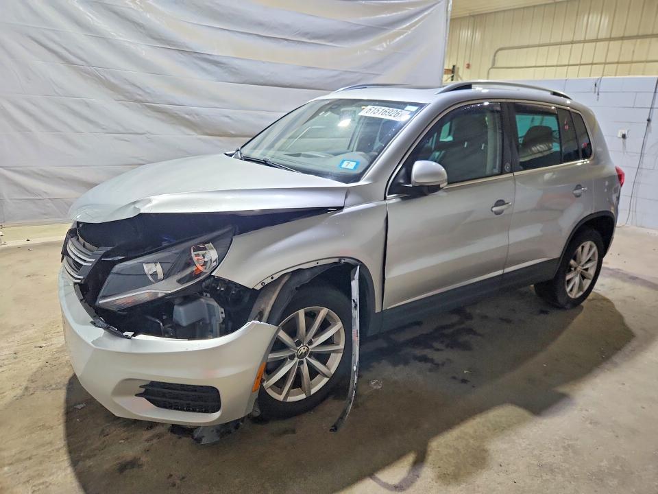61516926 :رقم المزاد ، WVGSV7AX8HK039574 vin ، 2017 Volkswagen Tiguan مزاد بيع