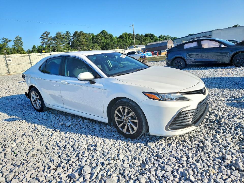 59950076 :رقم المزاد ، 4T1C11AK7MU562973 vin ، 2021 Toyota Camry مزاد بيع