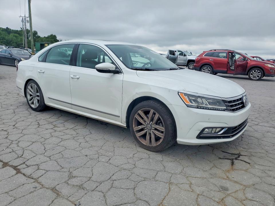 60442156 :رقم المزاد ، 1VWGT7A34HC054674 vin ، 2017 Volkswagen Passat مزاد بيع