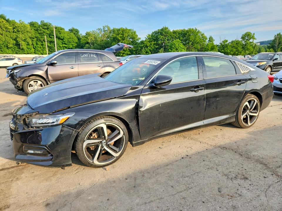 60692846 :رقم المزاد ، 1HGCV1F35JA136532 vin ، 2018 Honda Accord مزاد بيع