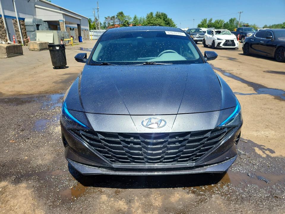61672766 :رقم المزاد ، 5NPLM4AG9NH082390 vin ، 2022 Hyundai Elantra مزاد بيع