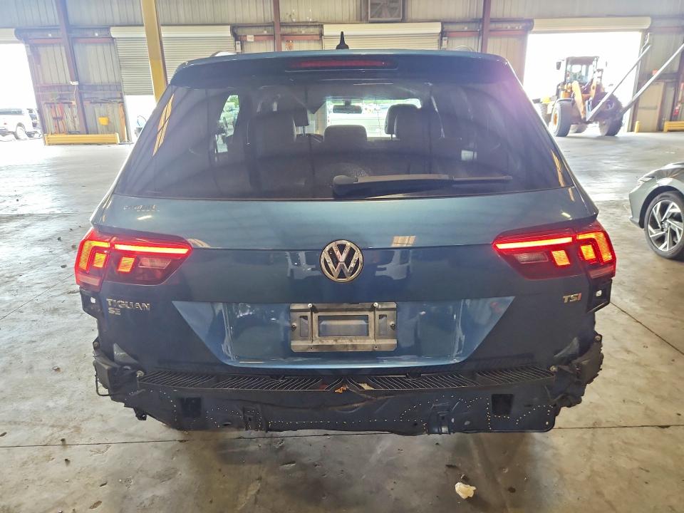 59247976 :رقم المزاد ، 3VV3B7AX4JM218714 vin ، 2018 Volkswagen Tiguan مزاد بيع