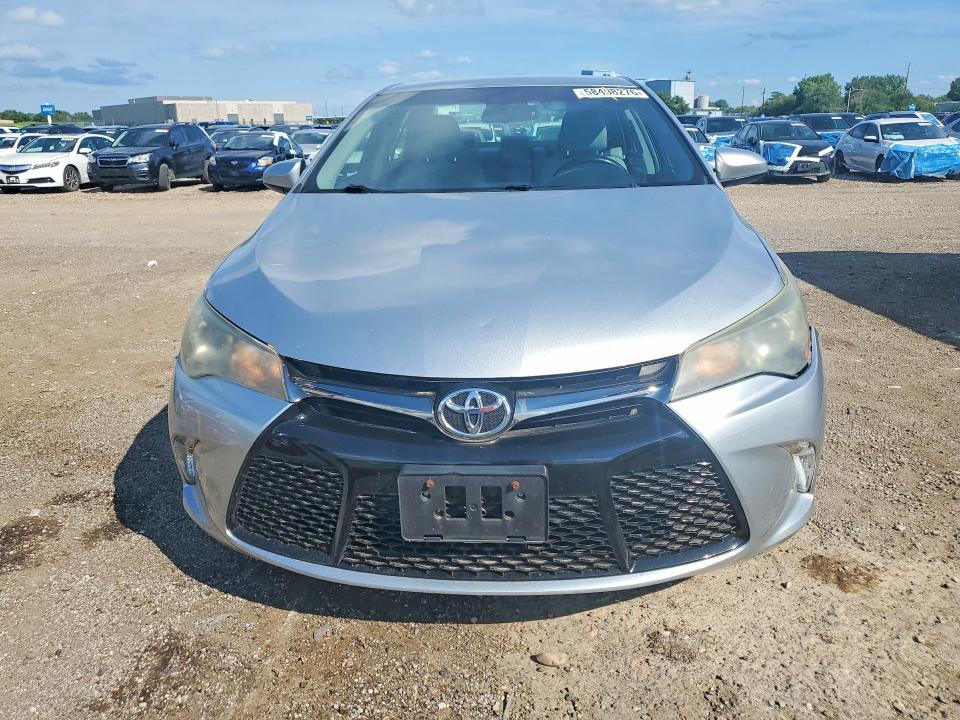 58498276 :رقم المزاد ، 4T1BF1FK8FU888323 vin ، 2015 Toyota Camry مزاد بيع