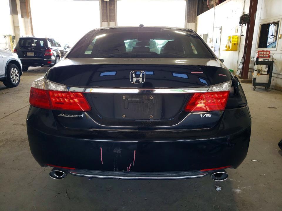 61605806 :رقم المزاد ، 1HGCR3F88FA011396 vin ، 2015 Honda Accord مزاد بيع