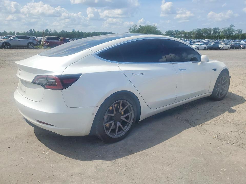 61249686 :رقم المزاد ، 5YJ3E1EA4JF161539 vin ، 2018 Tesla Model 3 مزاد بيع