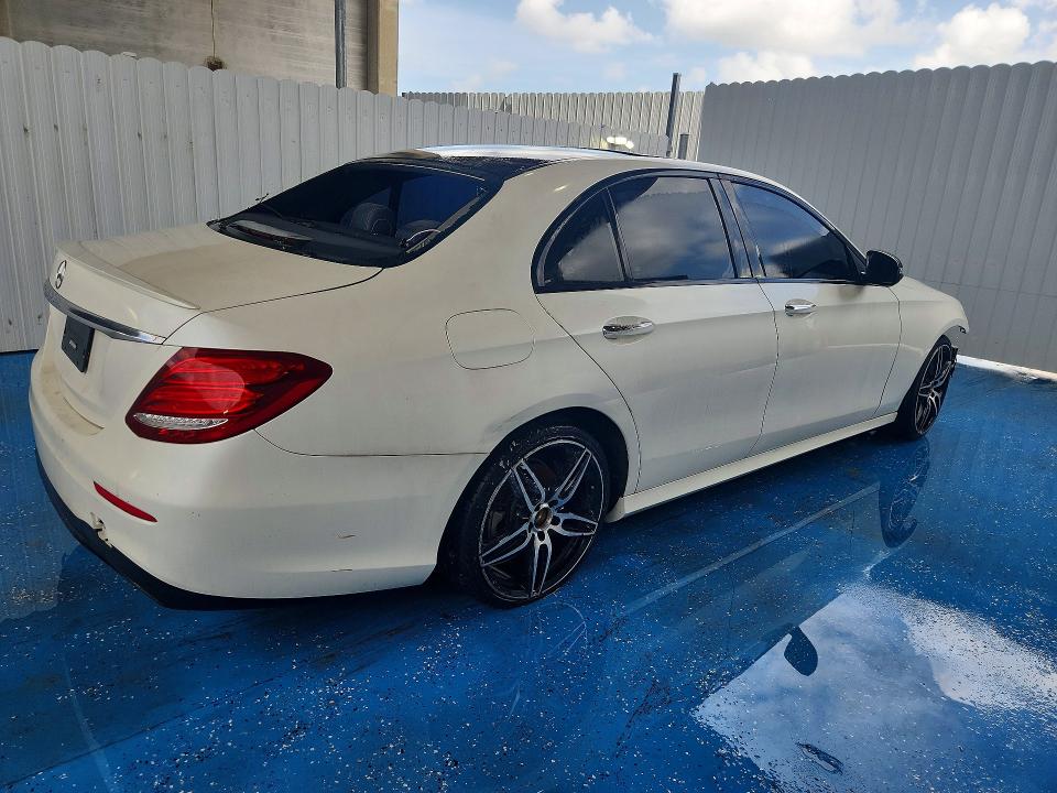 Auction sale of the 2020 Mercedes-benz E, vin: WDDZF8DB2LA700784, lot number: 59736556