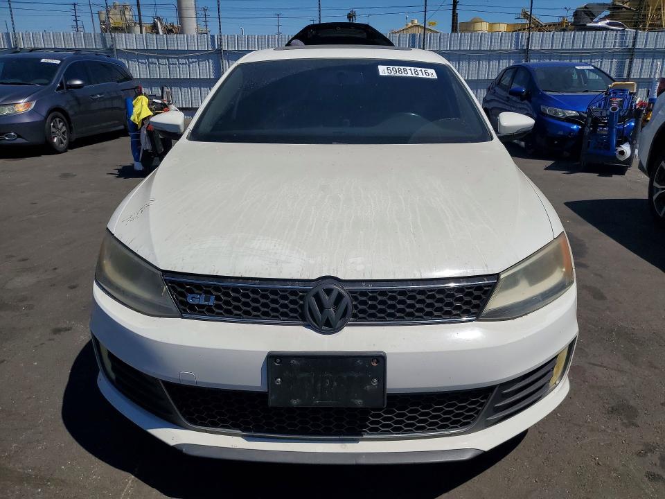 59881816 :رقم المزاد ، 3VW567AJ2DM228828 vin ، 2013 Volkswagen Jetta مزاد بيع