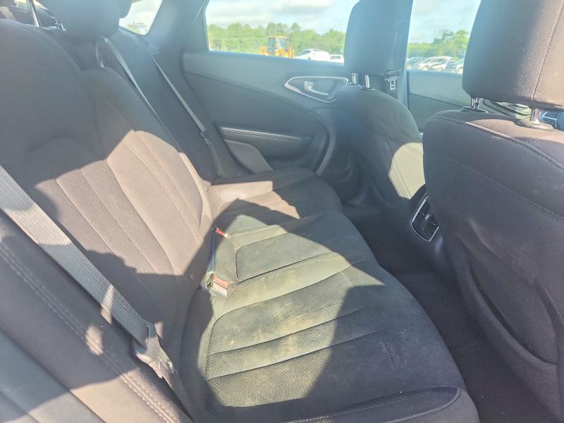 61946456 :رقم المزاد ، 1C3CCCABXFN686487 vin ، 2015 Chrysler 200 مزاد بيع