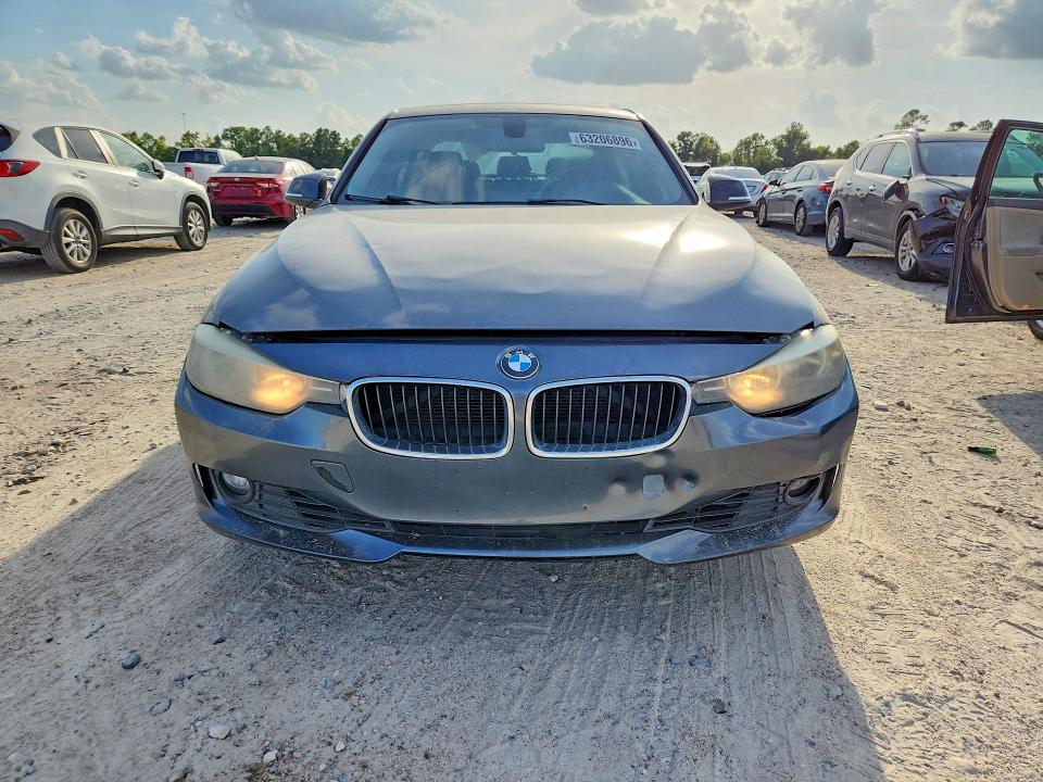 2013 Bmw 328 მანქანა იყიდება აუქციონზე, vin: WBA3A5G54DNP21758, აუქციონის ნომერი: 63206896