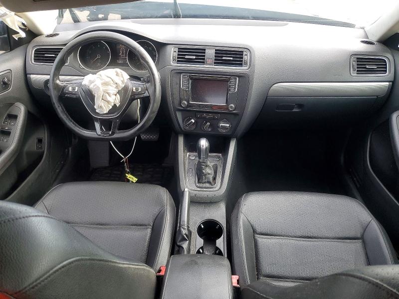 60704956 :رقم المزاد ، 3VWDB7AJ8HM306641 vin ، 2017 Volkswagen Jetta مزاد بيع