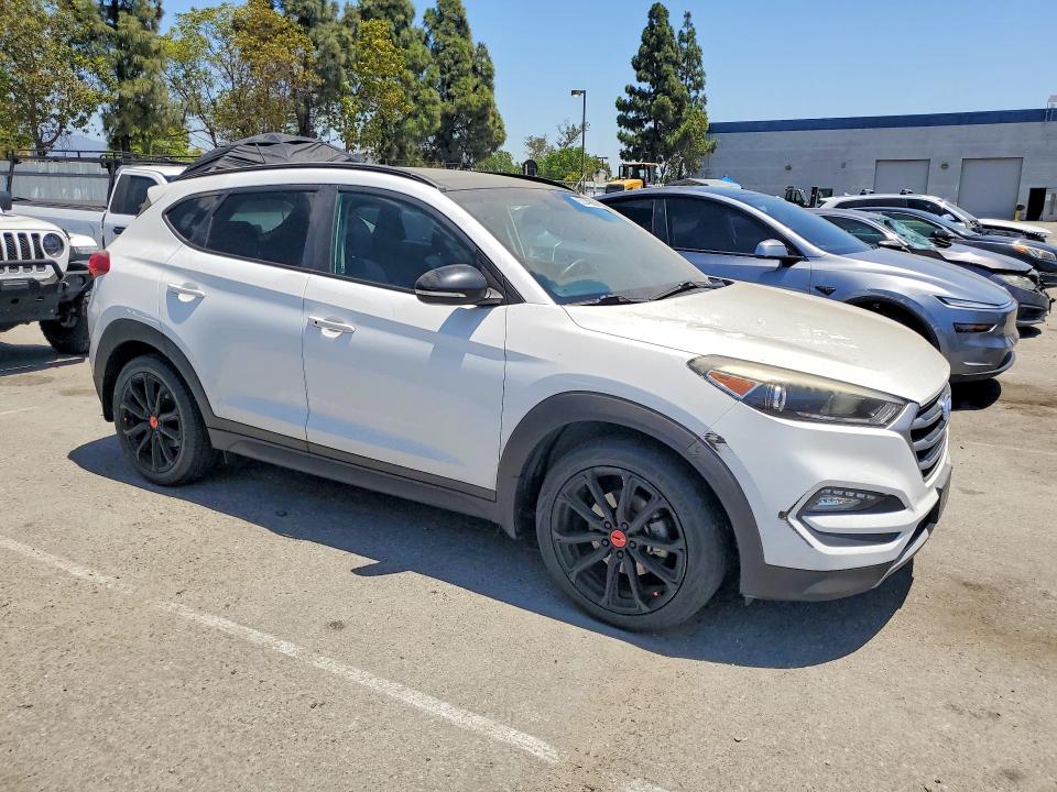 62049996 :رقم المزاد ، KM8J33A2XHU553509 vin ، 2017 Hyundai Tucson مزاد بيع